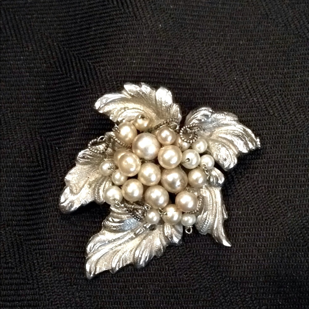Vintage French pearl pin